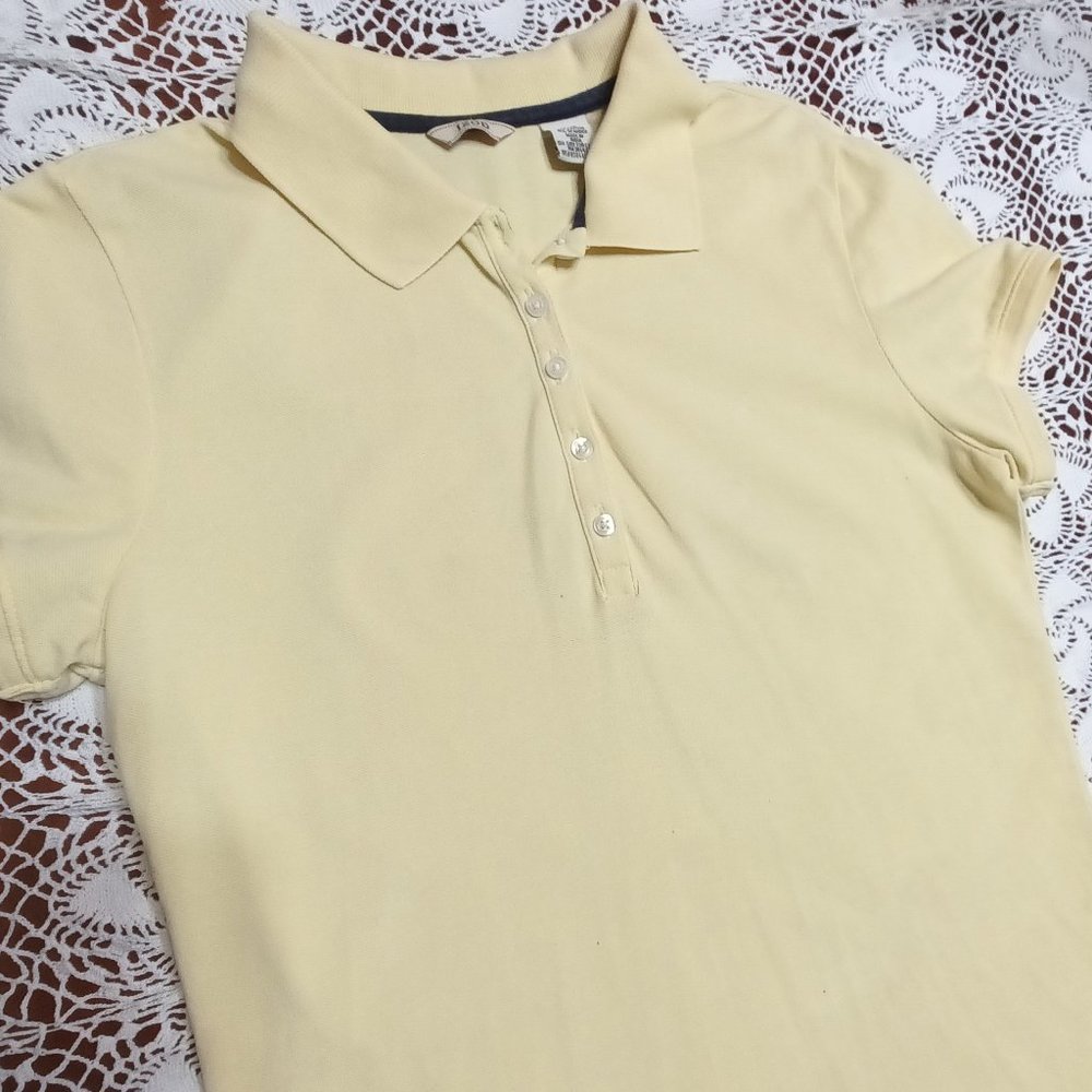 Women's top Izod Polo W-18", L-27" Yellow Button Front Short Sleeves